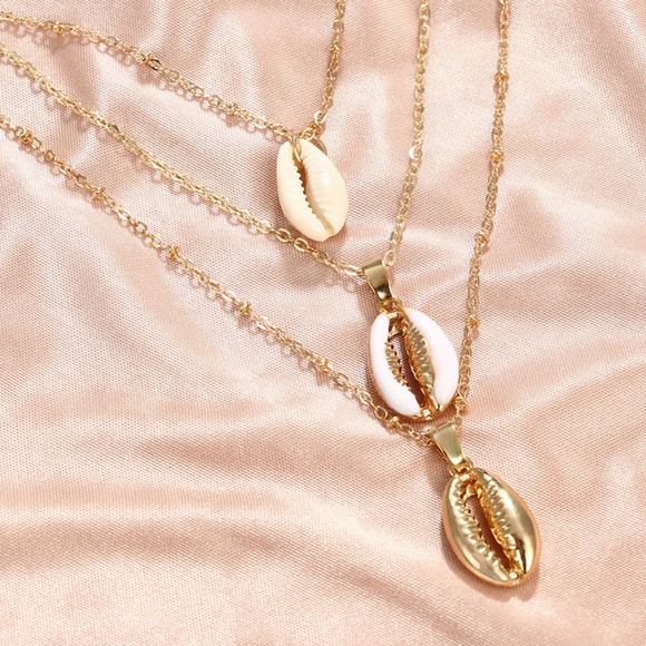 MAUI | Tiered Gold Trim Cowry Shell Trend Necklace - Picture 5 of 6